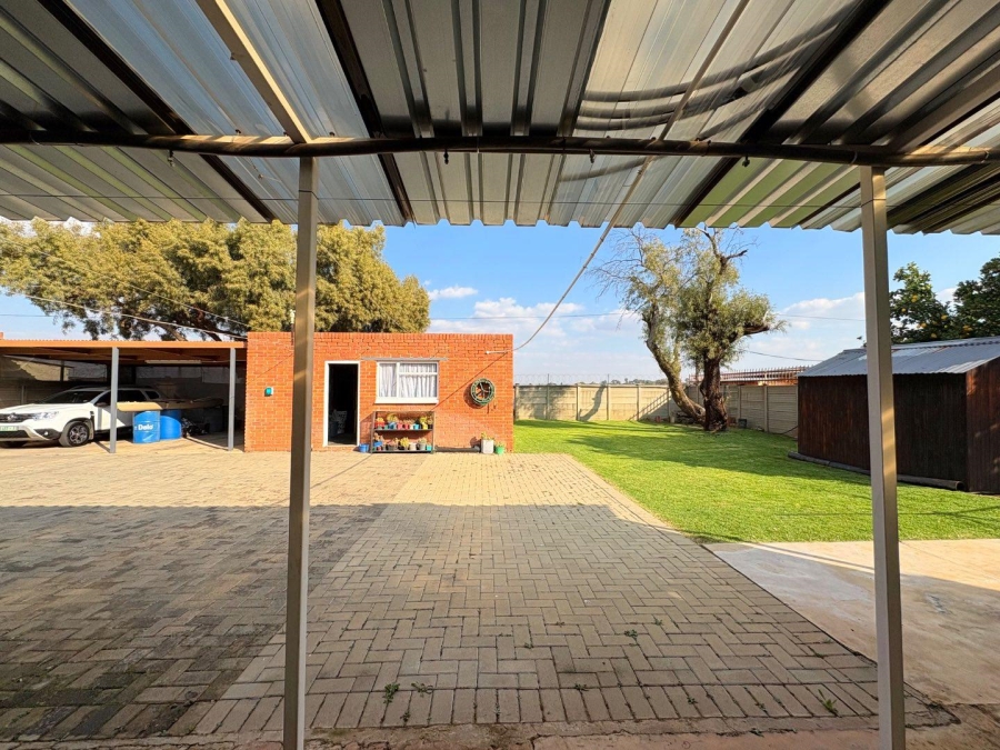 3 Bedroom Property for Sale in Langenhovenpark Free State